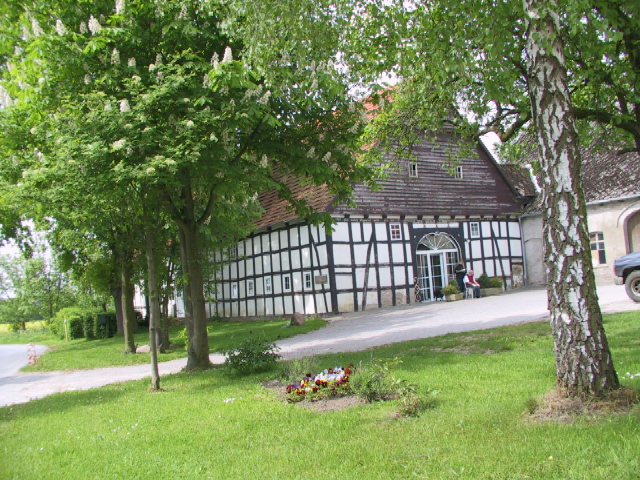 Der Hof im Frühling Der Hof im Frühling
